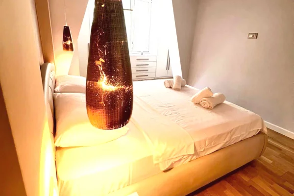 Shtepi me qera Apartament ne Tirane, 2+1, Mobilimi E mobiluar, Pagesa 1,200  Euro.