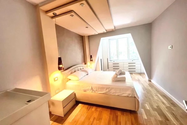 Shtepi me qera Apartament ne Tirane, 2+1, Mobilimi E mobiluar, Pagesa 1,200  Euro.