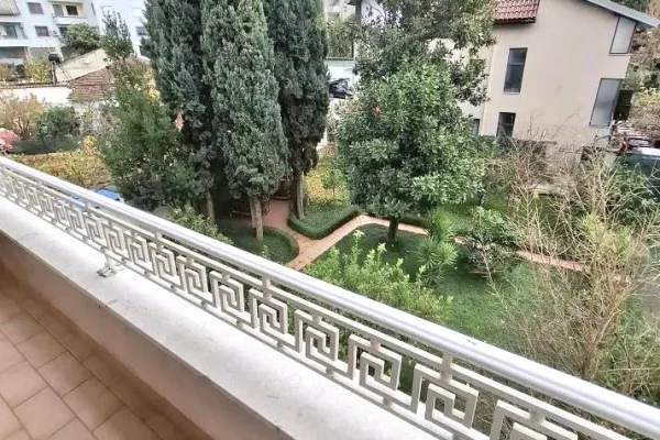 Shtepi me qera 3+1 ne Tirane - 900 Euro