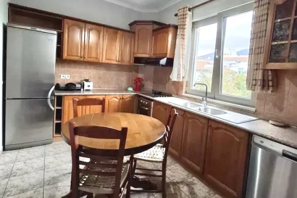 Shtepi me qera Shtepi Private ne Tirane, 3+1, Mobilimi E mobiluar, Pagesa 900  Euro.