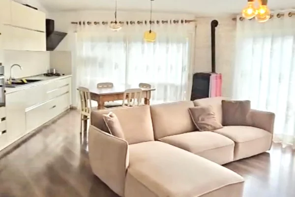 APARTAMENT 3+1+2 ME QIRA RRUGA PETI LIQENI I THATE