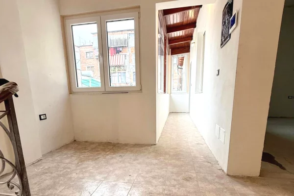 Vile 2-Kateshe me Qira per Zyra / Klinike – Rruga Naim Frasheri 4+1