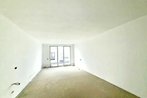 Shtepi ne shitje Apartament ne Tirane, 3+1, Mobilimi Bosh, pa mobiluar, Pagesa 270,770  Euro.