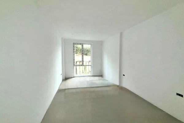 Shtepi ne shitje Apartament ne Tirane, 3+1, Mobilimi Bosh, pa mobiluar, Pagesa 270,770  Euro.