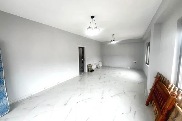 Appartamento in vendita a Pogradec 2+1, SemiArredato