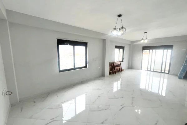 Appartamento in vendita a Pogradec 2+1, SemiArredato