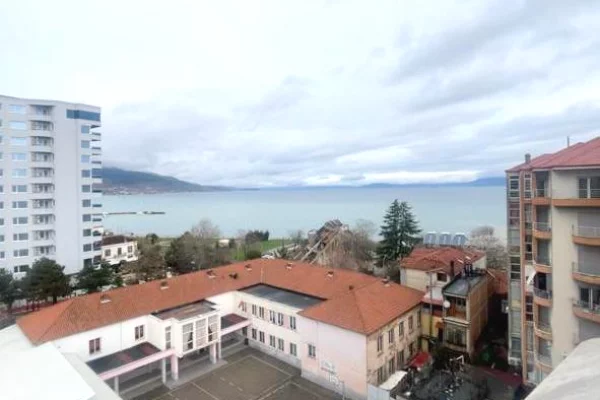 SHITET APARTAMENT 2+1+KUZHINE TE VECUAR ME PAMJE NGA LIQENI NË POGRADEC