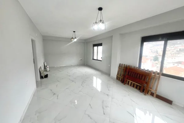 Appartamento in vendita a Pogradec 2+1, SemiArredato