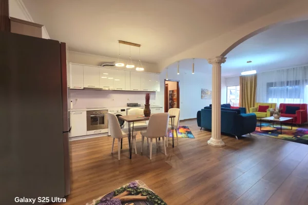 JEPET APARTAMENT 2+1 ME QERA TEK RRUGA E KAVAJES.