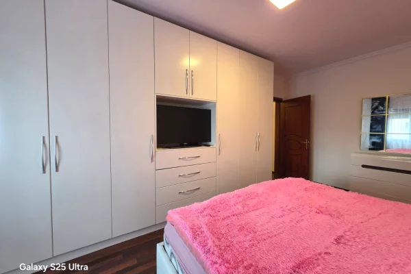 Shtepi me qera Apartament ne Tirane, 2+1, Mobilimi E mobiluar, Pagesa 700  Euro.