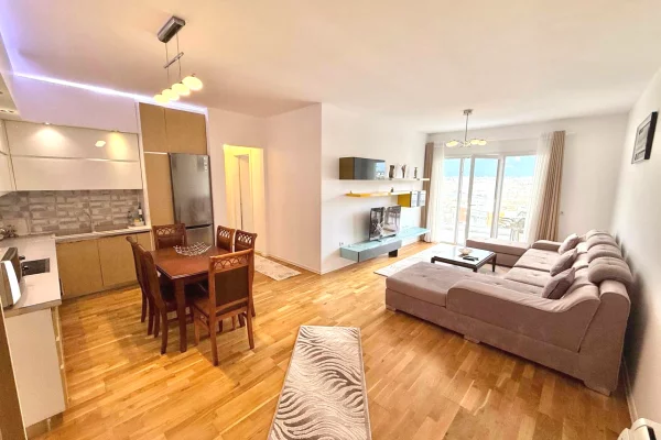 Shtepi me qera 2+1 ne Tirane - 900 Euro