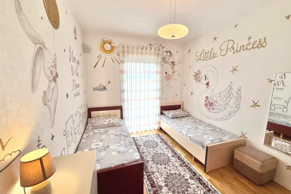 Shtepi me qera Apartament ne Tirane, 2+1, Mobilimi E mobiluar, Pagesa 900  Euro.