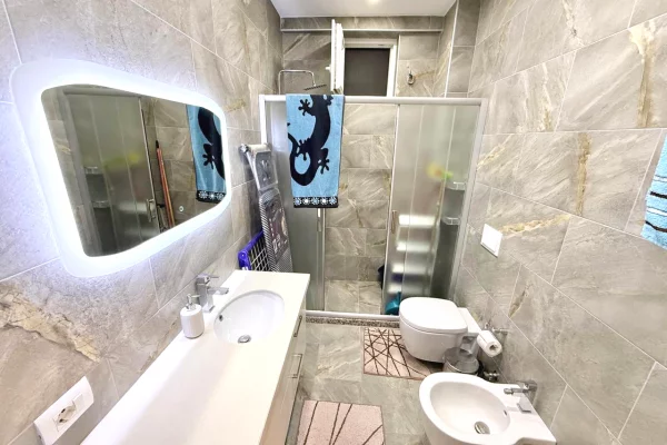 Shtepi me qera Apartament ne Tirane, 2+1, Mobilimi E mobiluar, Pagesa 900  Euro.