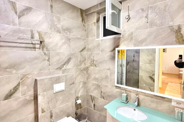 Shtepi me qera Apartament ne Tirane, 2+1, Mobilimi E mobiluar, Pagesa 900  Euro.