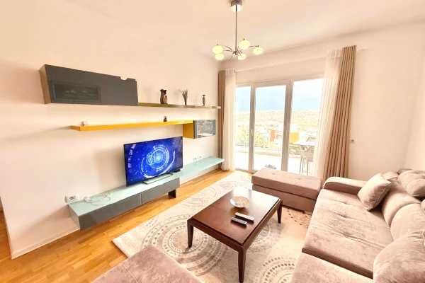 Shtepi me qera Apartament ne Tirane, 2+1, Mobilimi E mobiluar, Pagesa 900  Euro.