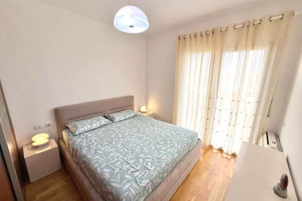 Shtepi me qera Apartament ne Tirane, 2+1, Mobilimi E mobiluar, Pagesa 900  Euro.
