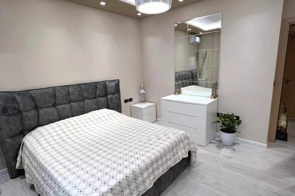 Shtepi me qera Apartament ne Tirane, 2+1, Mobilimi E mobiluar, Pagesa 900  Euro.