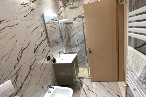 Shtepi me qera Apartament ne Tirane, 2+1, Mobilimi E mobiluar, Pagesa 900  Euro.