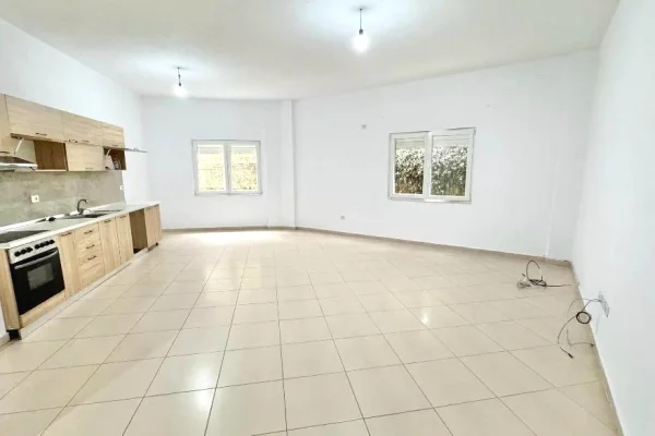 Shtepi me qera Apartament ne Tirane, 2+1, Mobilimi Pjeserisht e mobiluar, Pagesa 450  Euro.