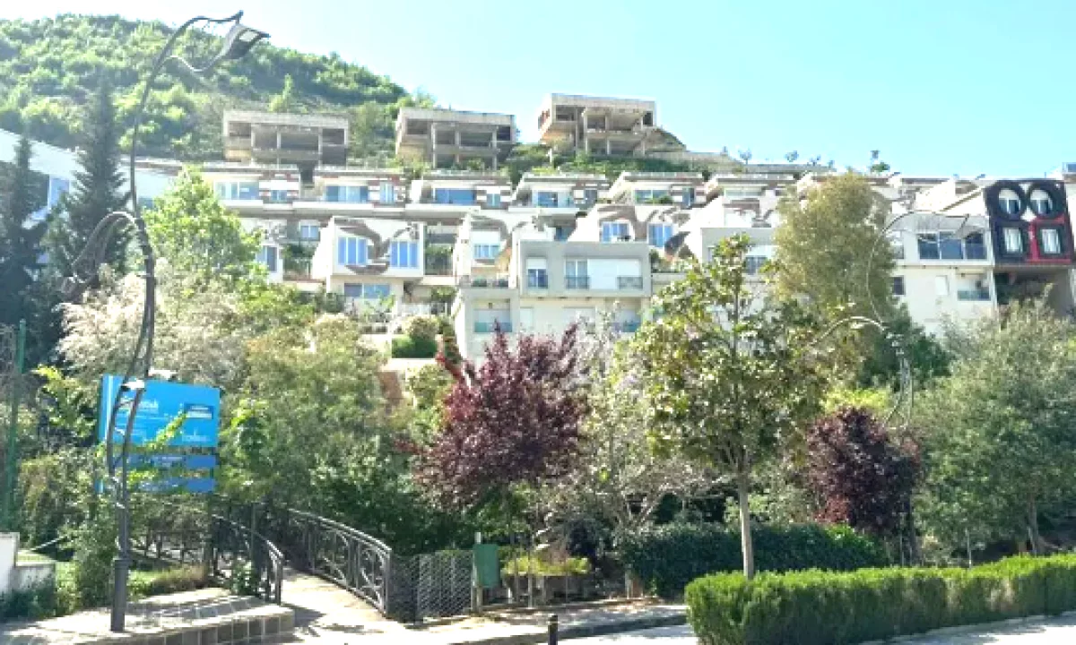 Luxury villas for sale in Tirana 5+1, Emty