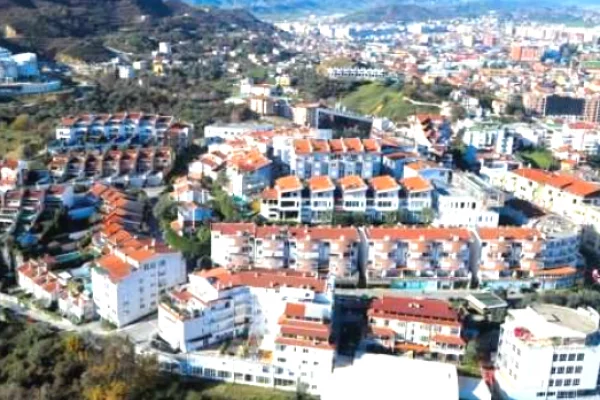 Duplex (2 storey house) for sale in Tirana 4+1, Emty