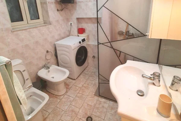 Appartamento in affitto a Tirana 2+1, Arredato