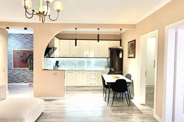 Shtepi me qera Apartament ne Tirane, 2+1, Mobilimi E mobiluar, Pagesa 900  Euro.