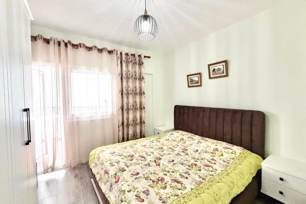 Shtepi me qera Apartament ne Tirane, 2+1, Mobilimi E mobiluar, Pagesa 900  Euro.