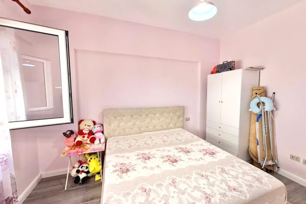 Shtepi me qera Apartament ne Tirane, 2+1, Mobilimi E mobiluar, Pagesa 900  Euro.