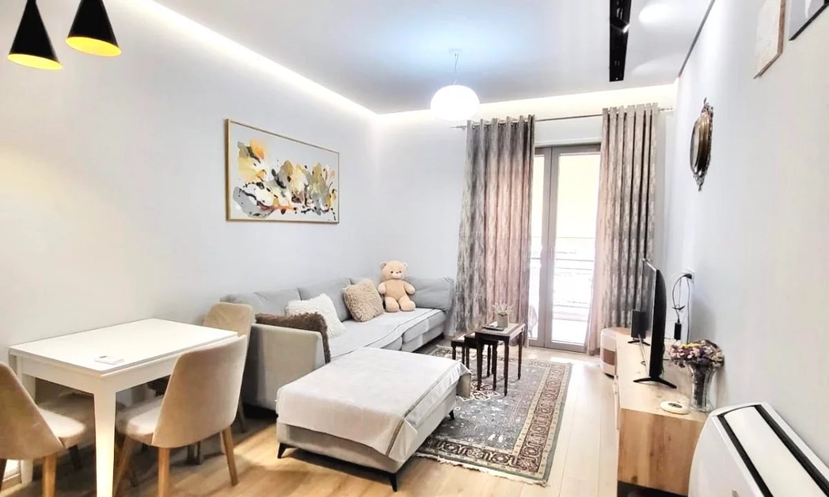 Shtepi me qera Apartament ne Tirane, 1+1, Mobilimi E mobiluar, Pagesa 950  Euro.