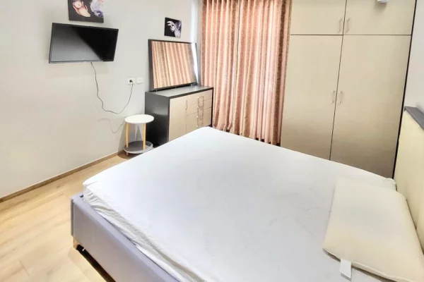 Shtepi me qera Apartament ne Tirane, 1+1, Mobilimi E mobiluar, Pagesa 950  Euro.