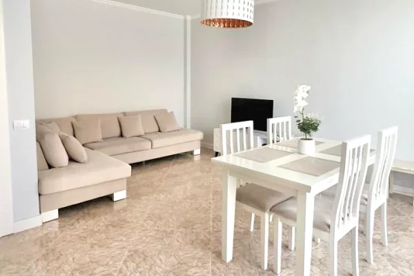 Shtepi ne shitje Apartament ne Durres, 1+1, Mobilimi E mobiluar, Pagesa 110,000  Euro.
