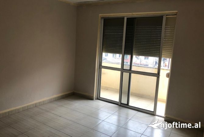Shtepi me qera 2+1 ne Tirane - 450 Euro