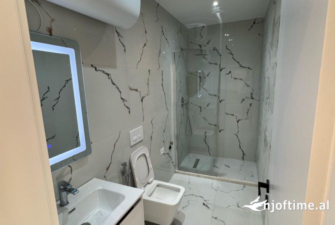 Shtepi ne shitje Apartament ne Tirane, 1+1, Mobilimi Bosh, pa mobiluar, Pagesa 125,000  Euro.