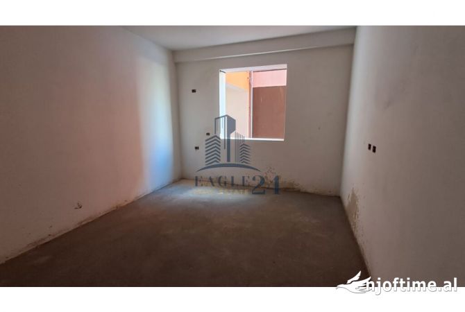 Shtepi ne shitje Apartament ne Tirane, 1+1, Mobilimi Bosh, pa mobiluar, Pagesa 91,000  Euro.