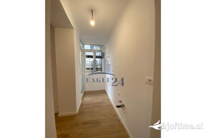 Shtepi ne shitje Apartament ne Tirane, 2+1, Mobilimi Pjeserisht e mobiluar, Pagesa 185,000  Euro.