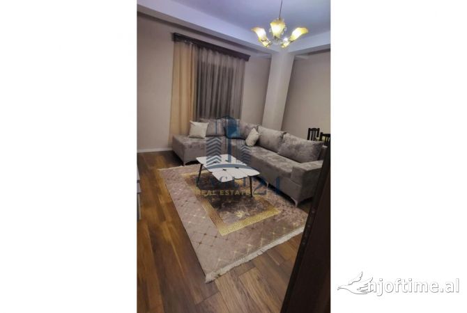 Shtepi me qera Apartament ne Tirane, 2+1, Mobilimi E mobiluar, Pagesa 800  Euro.
