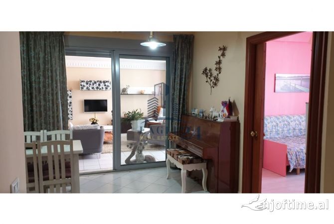 Shtepi me qera Apartament ne Tirane, 2+1, Mobilimi E mobiluar, Pagesa 450  Euro.