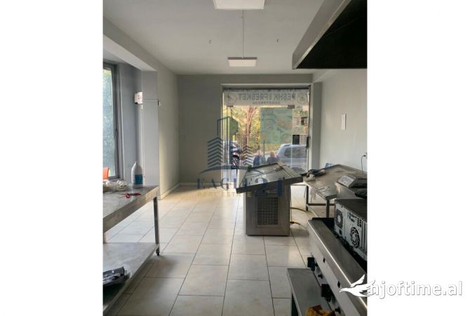 Ambient biznesi ne shitje 2+1 ne Tirane - 234,000 Euro