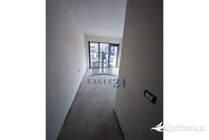 Shtepi ne shitje Apartament ne Tirane, 2+1, Mobilimi Bosh, pa mobiluar, Pagesa 160,000  Euro.