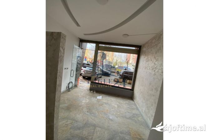 Dyqan me qera,Laprake