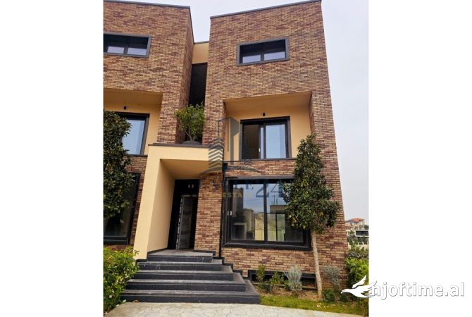 Casa in vendita 7+1 a Tirana - 650,000 Euro