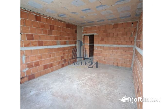 Shtepi ne shitje Apartament ne Tirane, 1+1, Mobilimi Bosh, pa mobiluar, Pagesa 79,000  Euro.