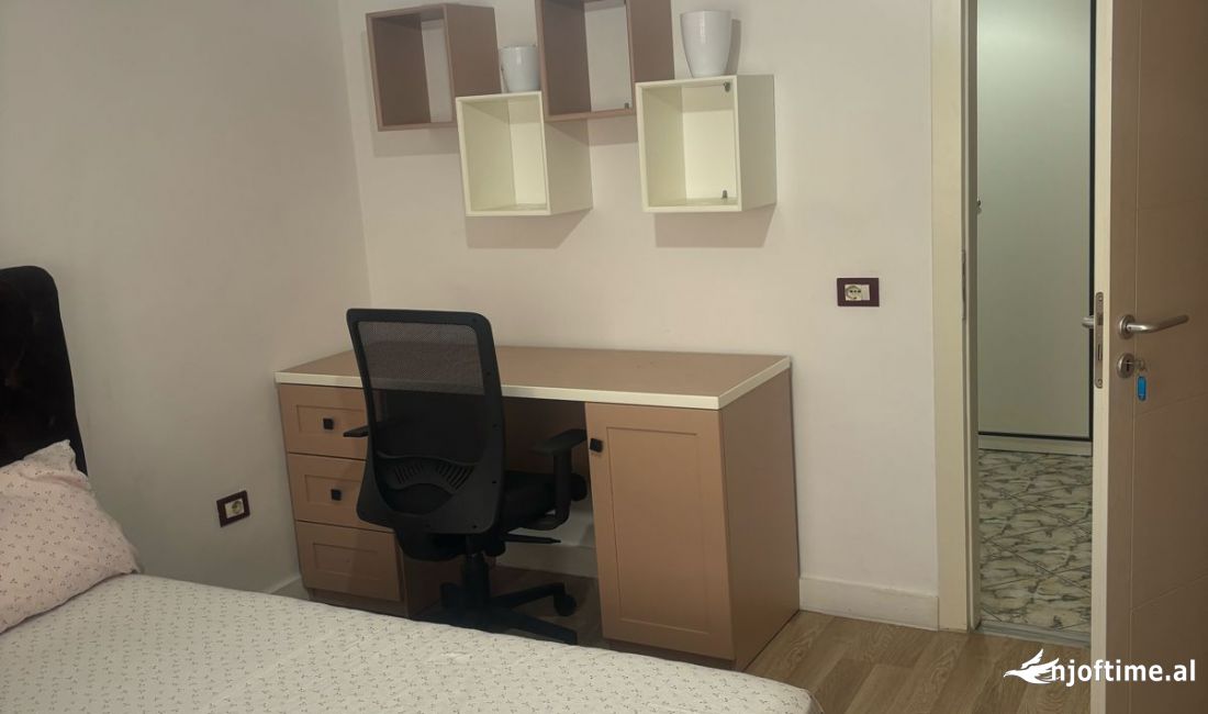 Shtepi me qera Apartament ne Tirane, 2+1, Mobilimi E mobiluar, Pagesa 420  Euro.