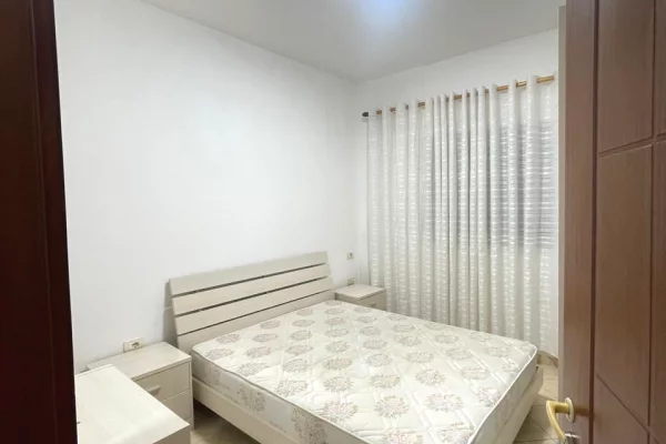 Shtepi me qera 1+1 ne Tirane - 35,000 Leke