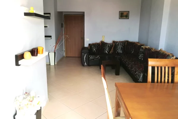 Shtepi me qera 2+1 ne Tirane - 35,000 Leke