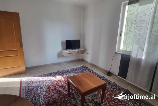 Shtepi me qera 2+1 ne Tirane - 700 Euro