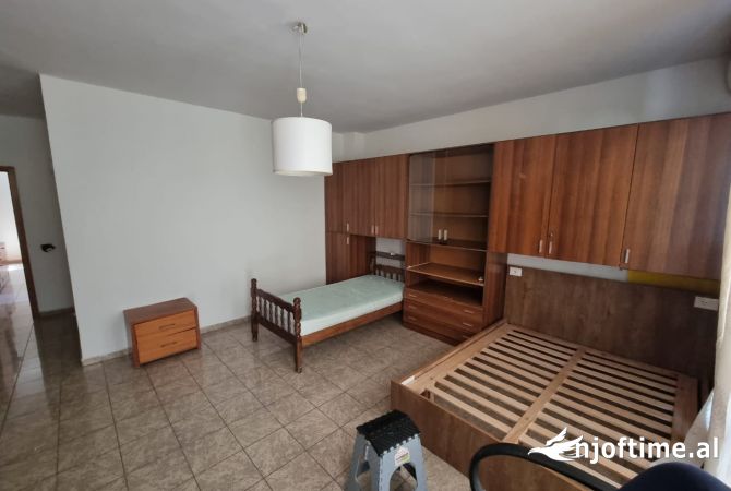 Shtepi me qera 2+1 ne Tirane - 700 Euro