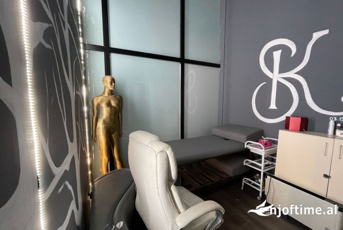 Shitet Biznesi Studio-estetike ambient I investuar dhe klientele e ngritur,Cmimi 15000Euro i diskutueshem