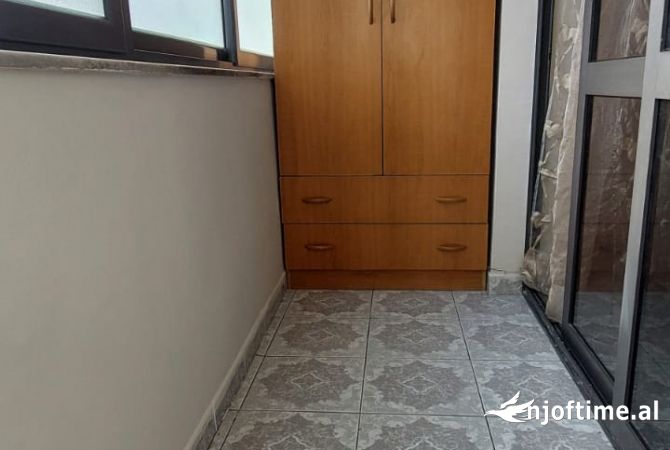 Shtepi me qera Apartament ne Tirane, 1+1, Mobilimi E mobiluar, Pagesa 45,000  Leke.